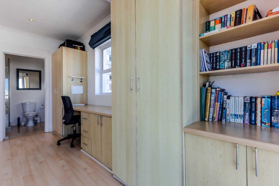 To Let 4 Bedroom Property for Rent in Fresnaye Western Cape